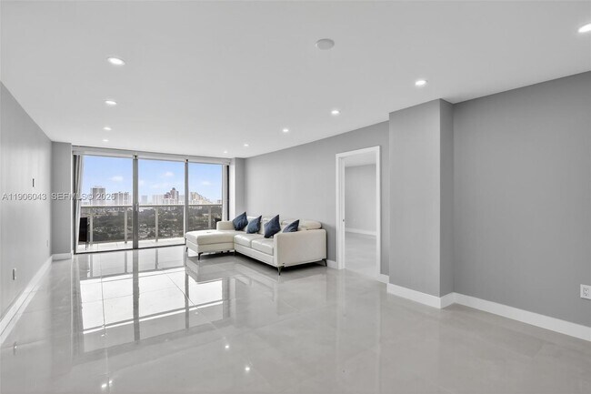 Building Photo - 3675 N Country Club Dr