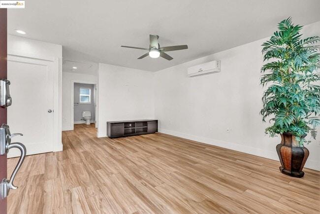 Building Photo - 507 Maple St