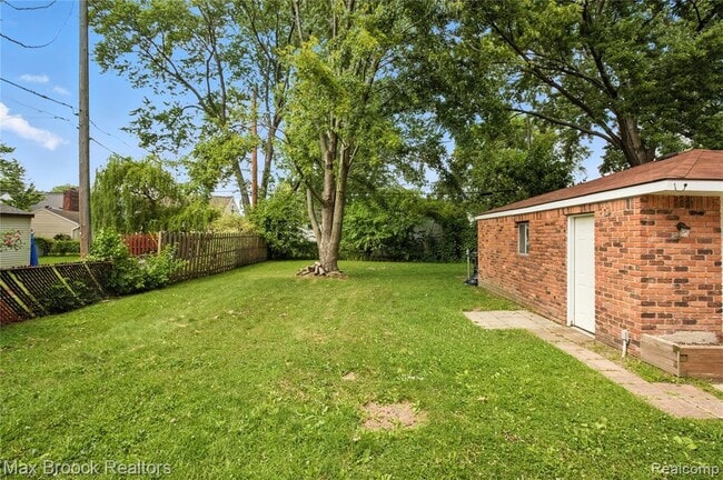 Building Photo - 25301 Ford St