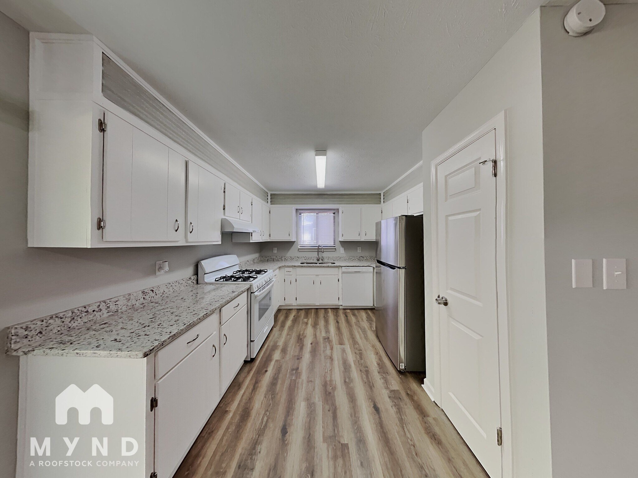 Building Photo - 947 Mainstreet Lake Dr