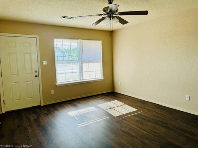 Building Photo - 6601 Huntington Ct