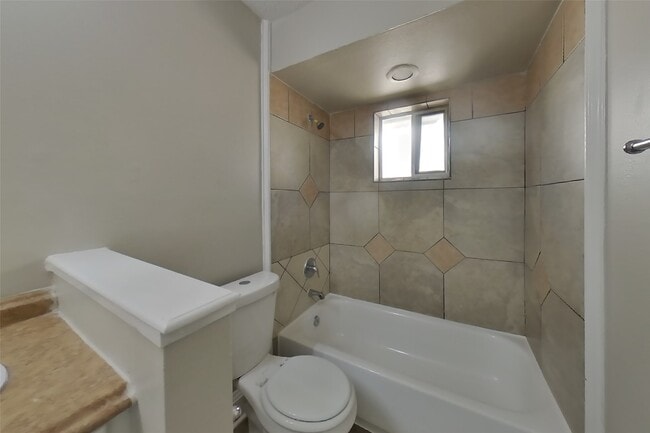 Building Photo - 4427 Oakside Dr