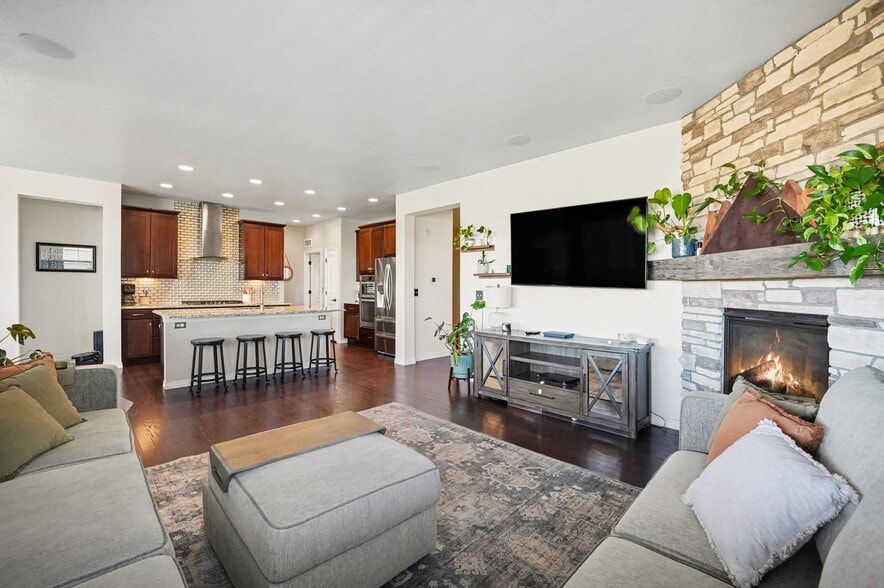 Building Photo - 470 Grenville Cir