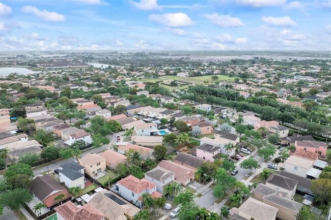 Building Photo - 1431 SE 18th Terrace