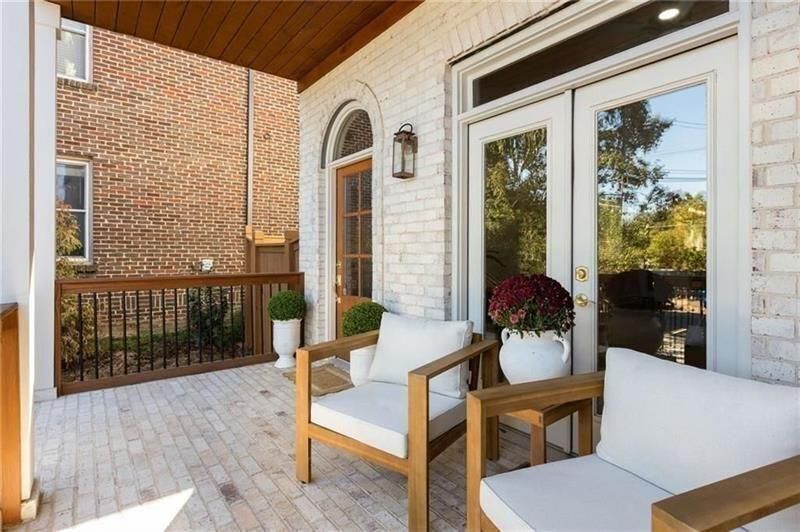 Building Photo - 722 Lakeview Ave NE