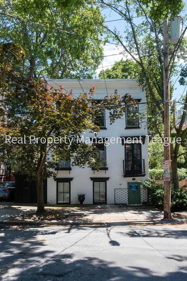 Building Photo - Beautiful Brownstone !