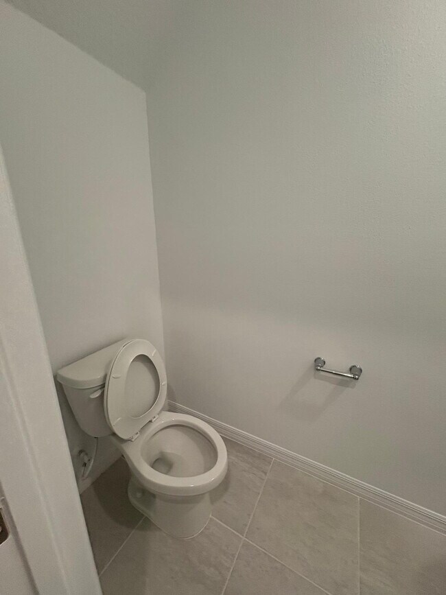 Building Photo - Charming 3-Bedroom Townhome with Private Yard in Clermont