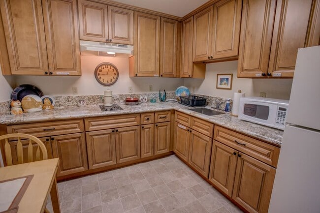 Building Photo - Golden Pond Senior Apartment Homes