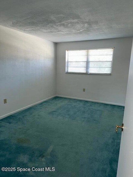 Building Photo - 2511 Country Club Dr