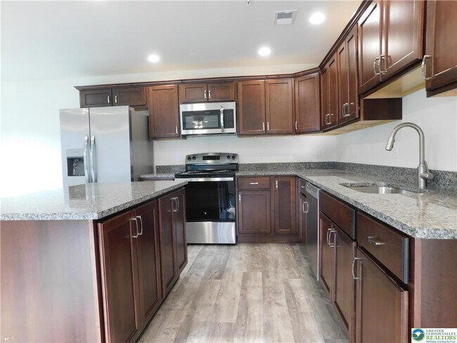 Building Photo - 1549 Burkhardt St