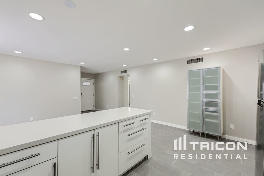 Building Photo - 3018 W Blackhawk Dr