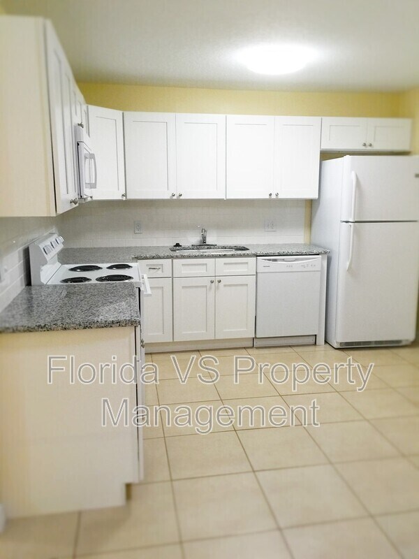 Building Photo - 330 Dundee Dr