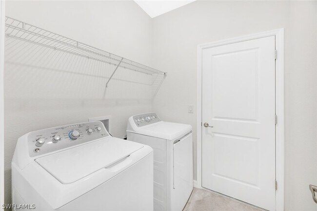 Building Photo - 2672 Vine Ave