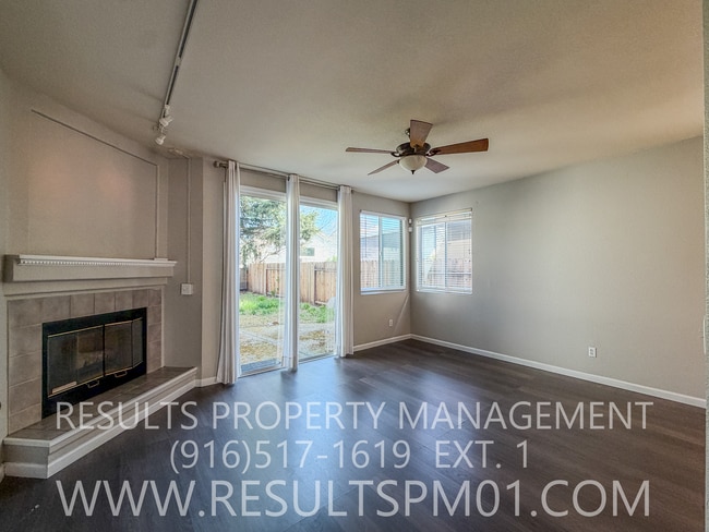 Building Photo - Lovely 4 Bedroom Home in Great Neighborhood