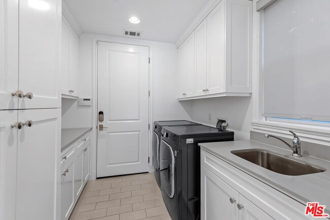 Building Photo - 1510 S Carmelina Ave