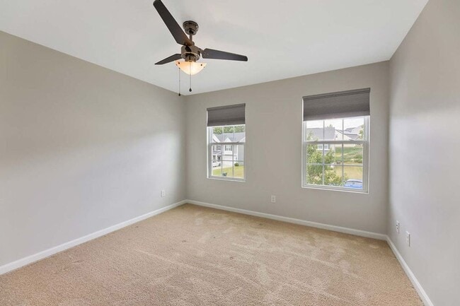Building Photo - Welcome Home!!! Beautiful 3b 2.5b in Masse...