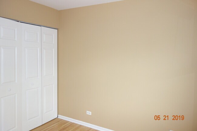 Building Photo - 300 Meadow Ct