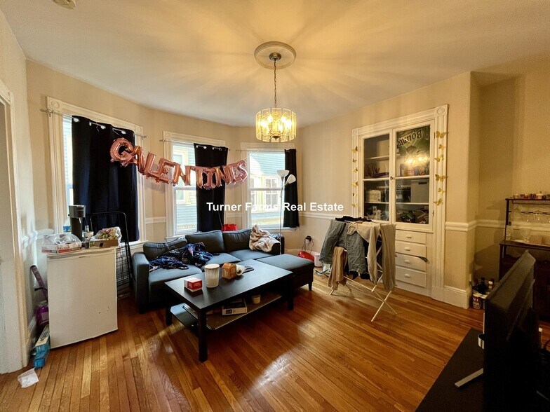 Building Photo - 122 Calumet St