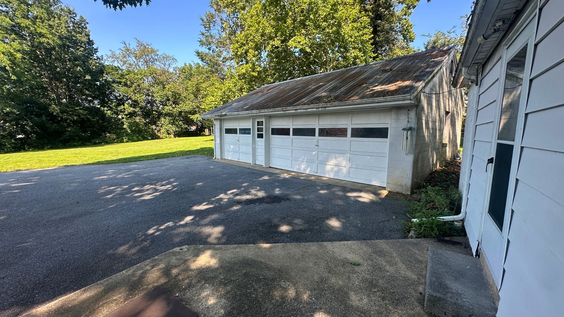 Building Photo - 1404 E Newport Rd