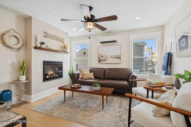 Building Photo - 124 2nd Ave