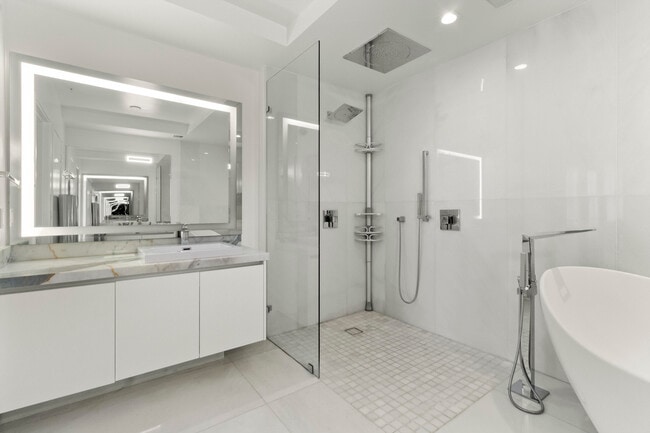 Building Photo - 300 Sunny Isles Blvd