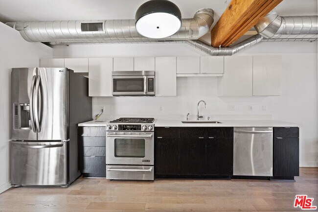 Building Photo - 527 Molino St