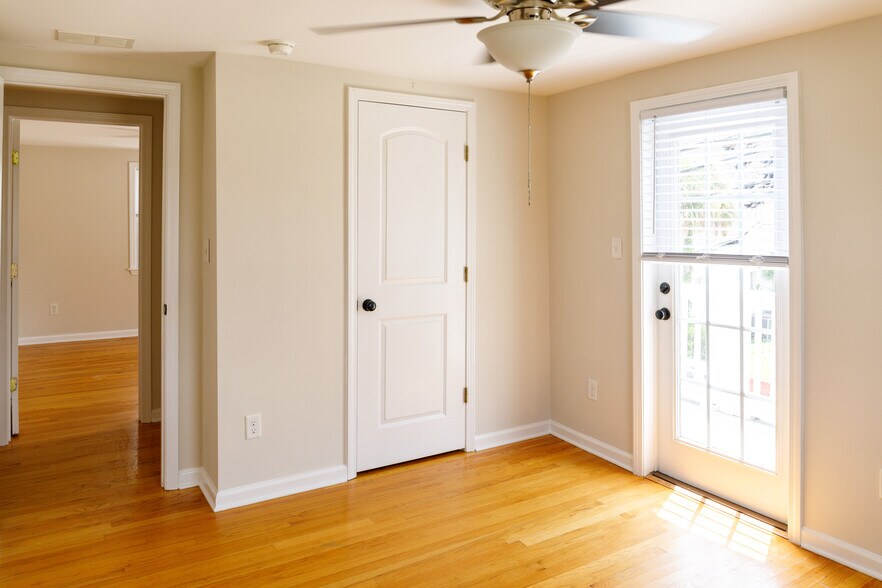 Building Photo - 116 America St