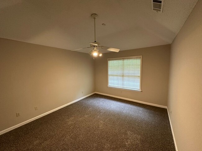 Building Photo - Newly Painted Cordova Home Off Autumn Cree...