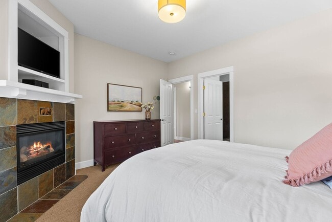 Building Photo - **Spacious 4-Bedroom Craftsman Home on Awb...