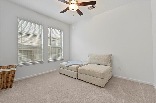 Building Photo - 805 Westwood Dr