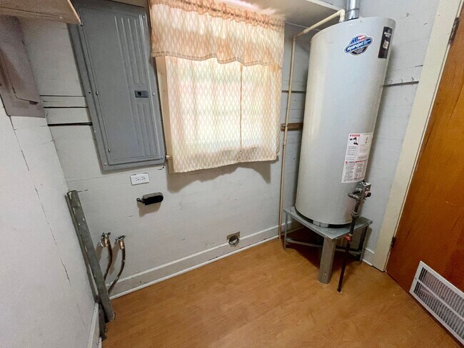 Building Photo - Nice home near downtown Athens!