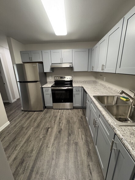 Primary Photo - Broadway Crossing Apartments