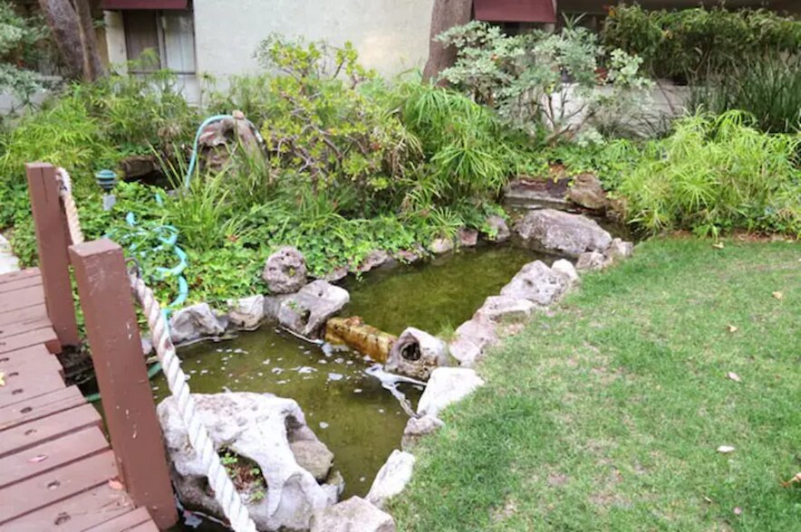 Building Photo - 4900 Overland Ave