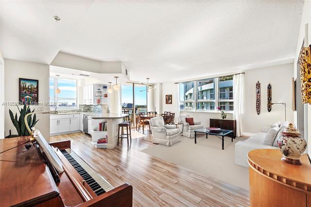 Building Photo - 2000 N Bayshore Dr