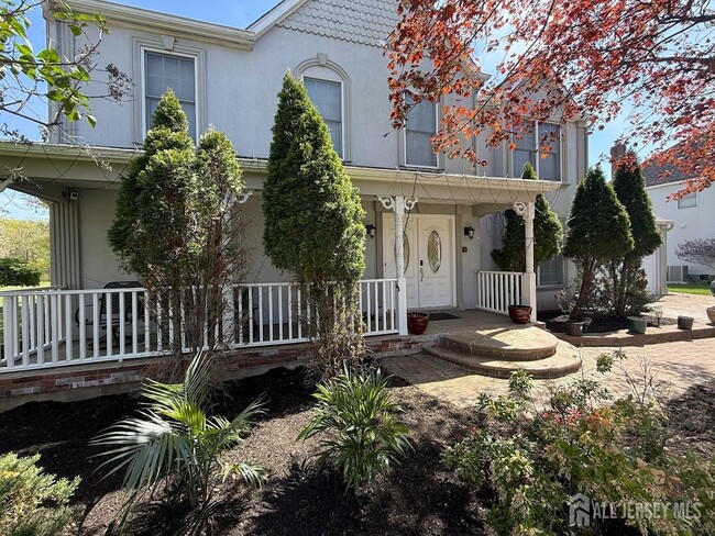 Primary Photo - 21 Crestview Dr