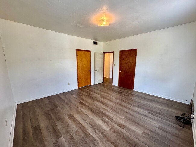 Building Photo - 212 N Highland Ave