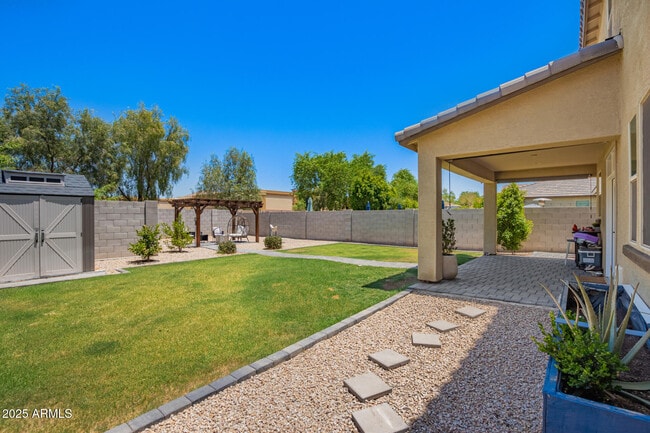 Building Photo - 2510 E Fawn Dr