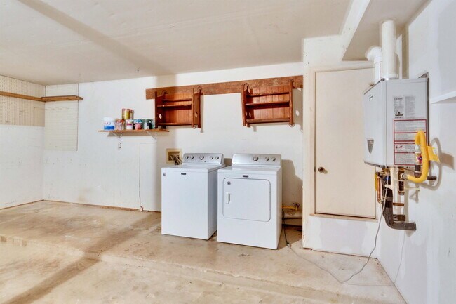 Building Photo - 9706 Moorberry St