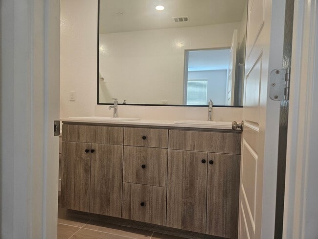 Building Photo - COMING SOON! Gorgeous 3/2 Town Home in Clovis with Solar!