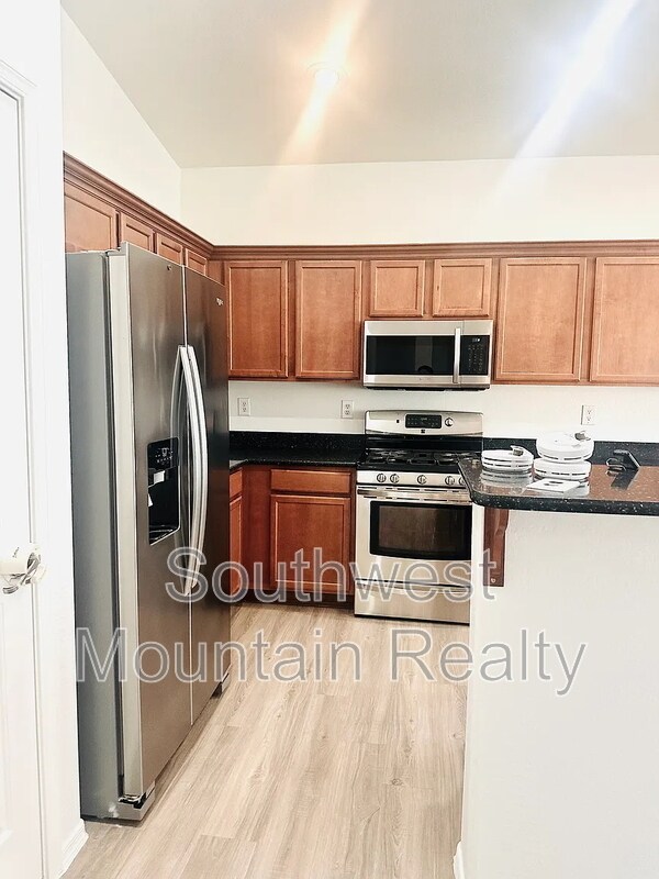 Building Photo - 2070 E Indigo Dr