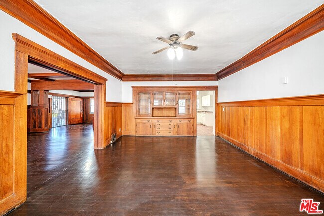 Building Photo - 1404 S Manhattan Pl