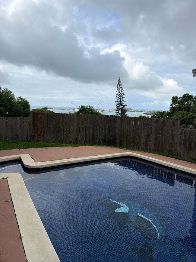Building Photo - 3 Bedroom 2 Bath Single Family Home with Pool