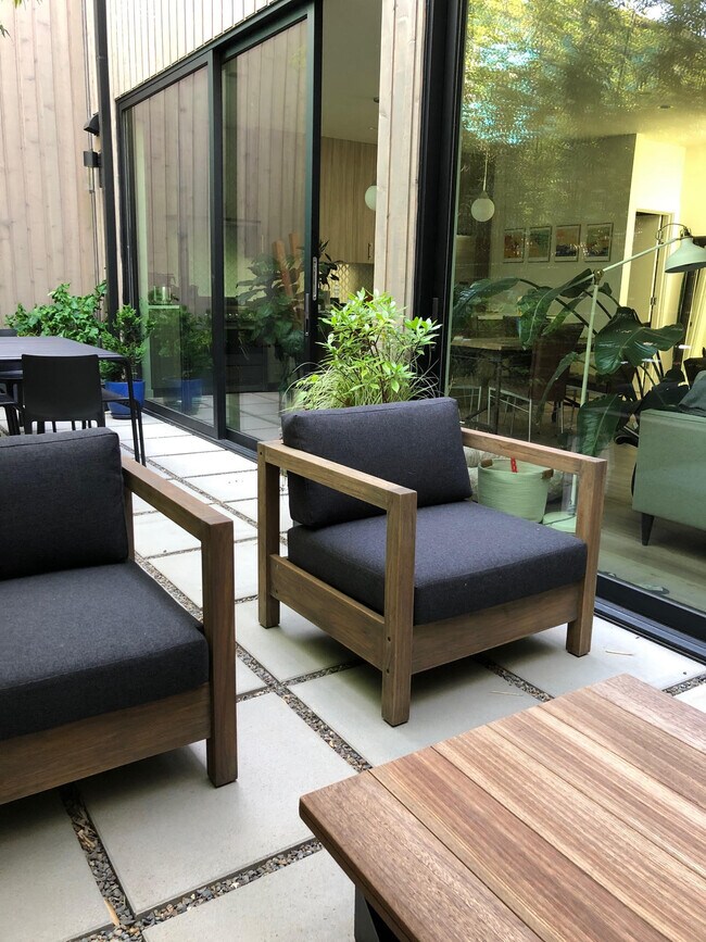 Building Photo - 4712 N Congress Ave