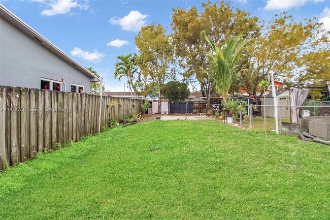 Building Photo - 3920 SW 89th Ct