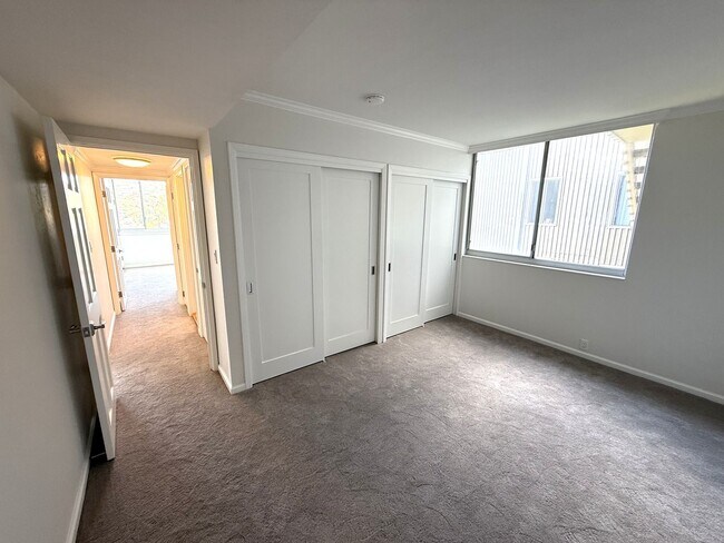 Building Photo - BEAUTIFUL, MODERN UPDATES. 2BD/1BA TIBURON...