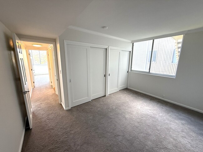 Building Photo - STUNNING, MODERN UPDATES. 2BD/1BA TIBURON ...