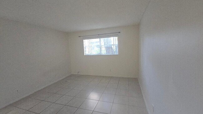 Building Photo - 8040 N Colony Cir