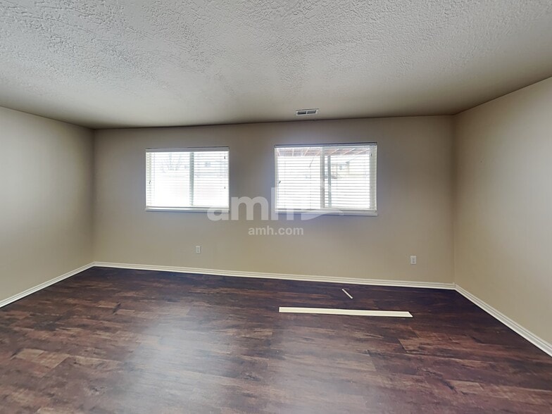 Building Photo - 981 Stonehenge Dr