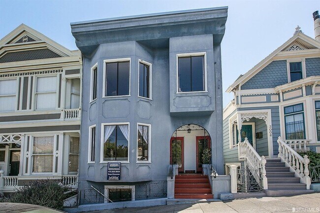Building Photo - OPEN HOUSE WEDS 4/29 Spacious Cow Hollow 3 bedroom Condo w/remodeled kitchen, hardwood floors and...