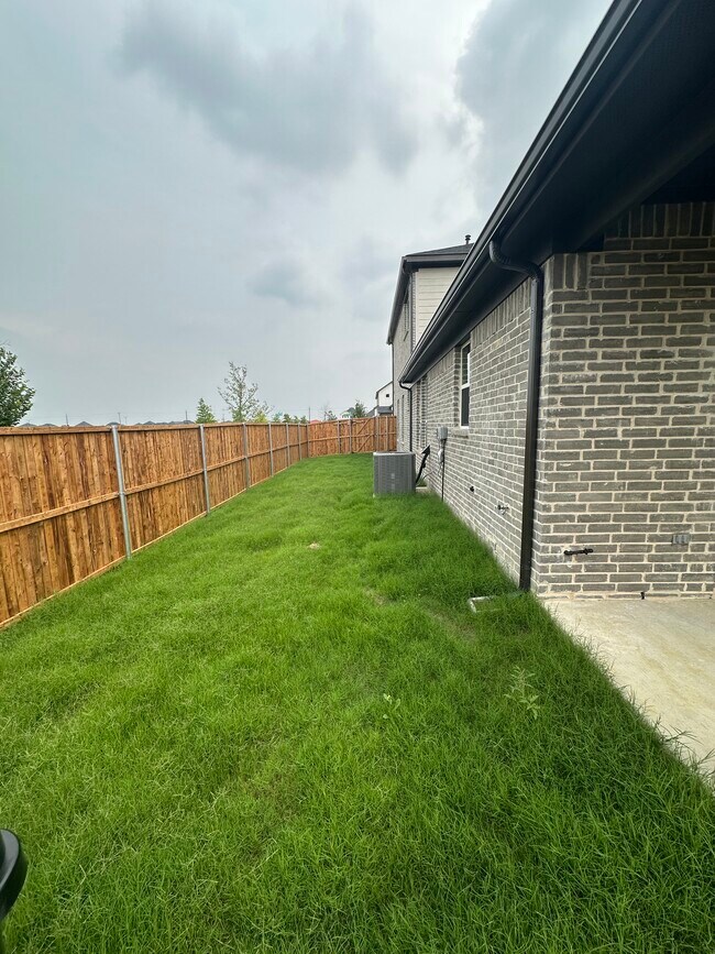 Building Photo - 10999 Tall Timbers Trl